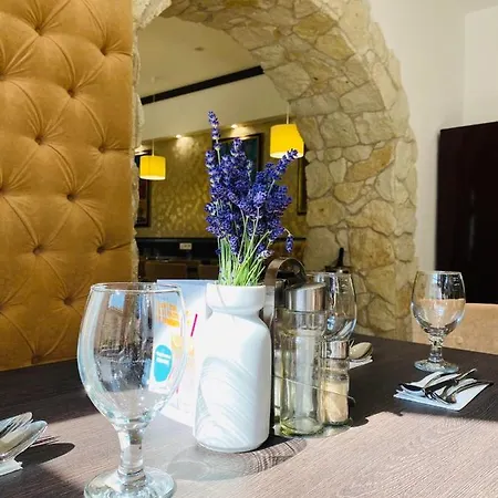 Toldi Fogado Hotell
