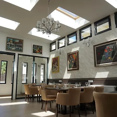 Toldi Fogado Hotel