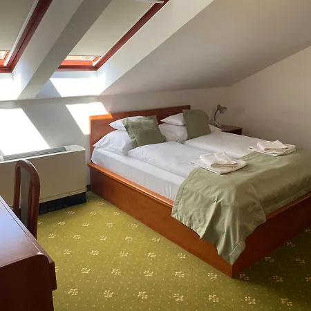 Toldi Fogado Hotel