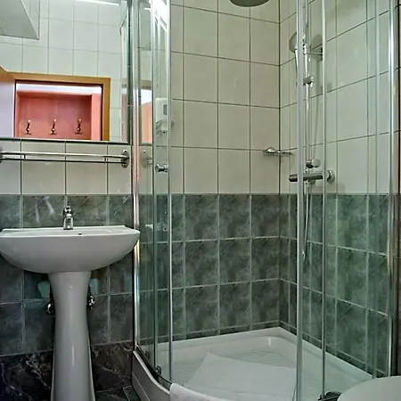 Toldi Fogado Hotel