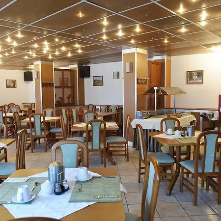 Toldi Fogado Otel 4*