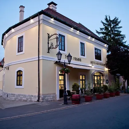 Toldi Fogado Hotel 4*