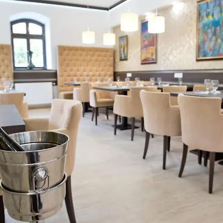 Toldi Fogado Otel 4*