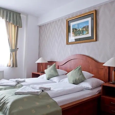 Toldi Fogado Hotel