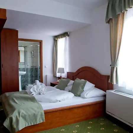 Toldi Fogado Hotel