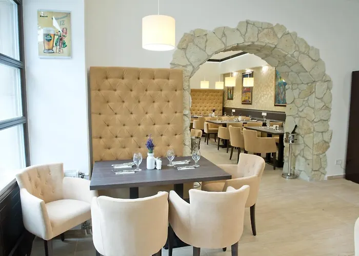 Toldi Fogado Otel 4*