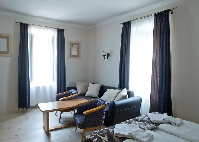 Toldi Fogado Otel 4*