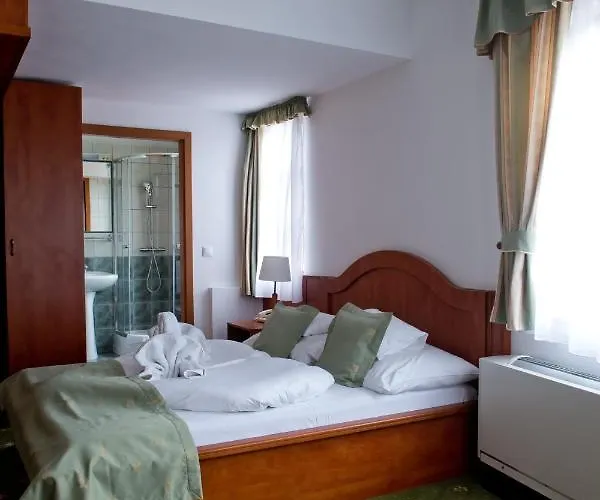 Toldi Hotel